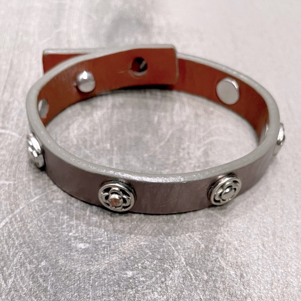 Stella & Dot silver single wrap clover bracelet